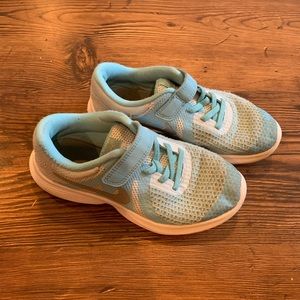 Girls Nike shoes size 1 in blue